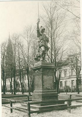 Coligny statue in Wilhelmshaven, photo by Fanöe